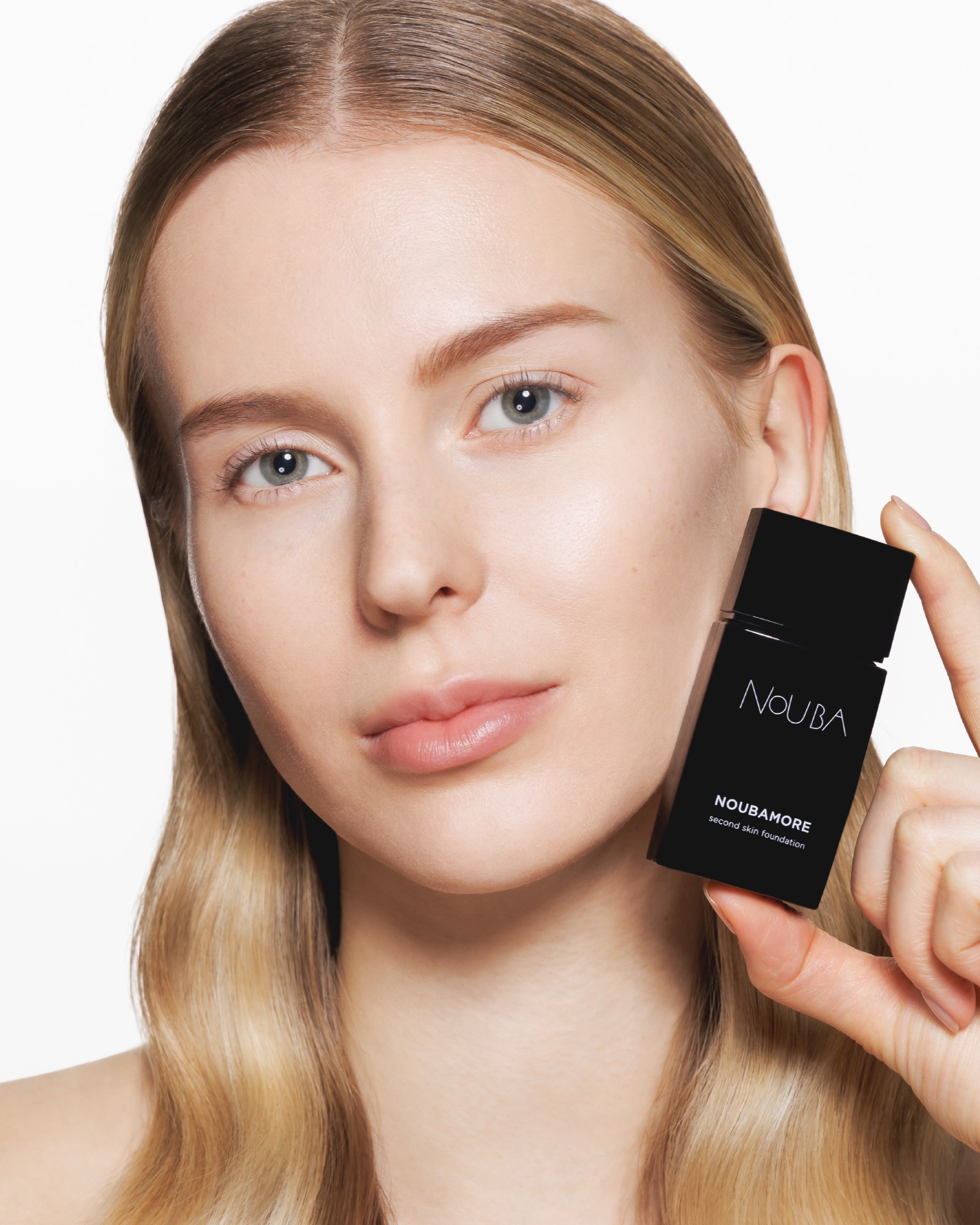 nouba foundation noubamore second skin  vellutato longlasting hero model 231 00 B 01