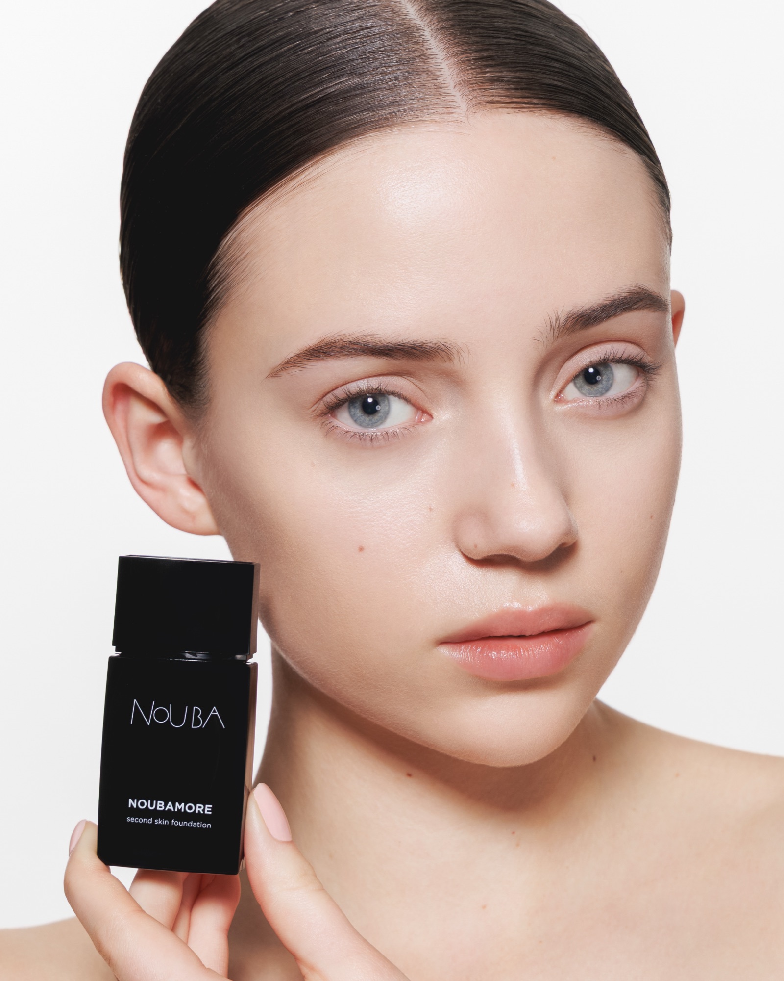 nouba foundation noubamore second skin  vellutato longlasting hero model 231 00 B 03